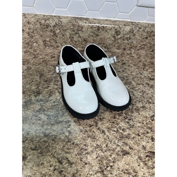 Girls White Mary Jane Dress Shoes - Picture 2 of 3